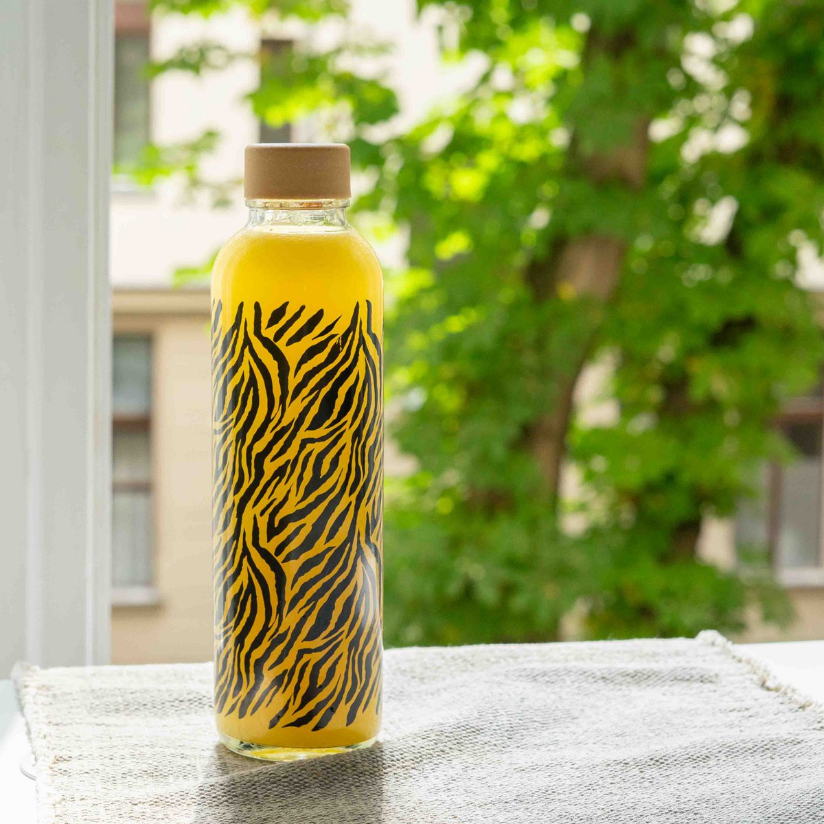 CARRY Glasflasche – Stripes of Nature 0,7 L