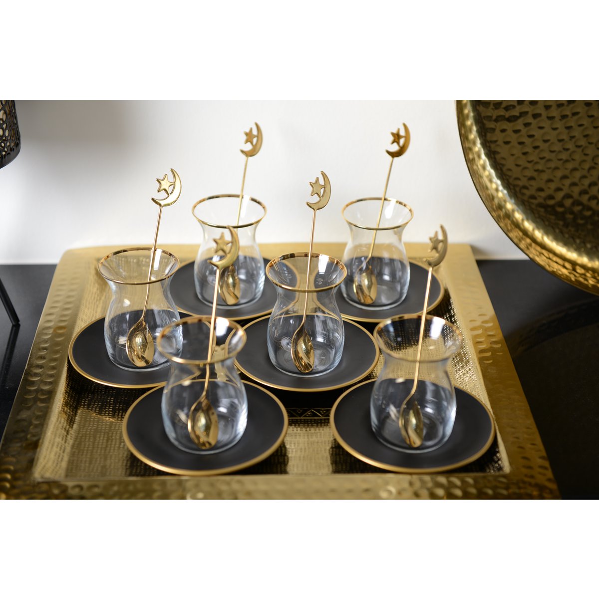 Teetassen Set 6-teilig – Glas Teetassen mit goldener Kante & schwarzer Untertasse