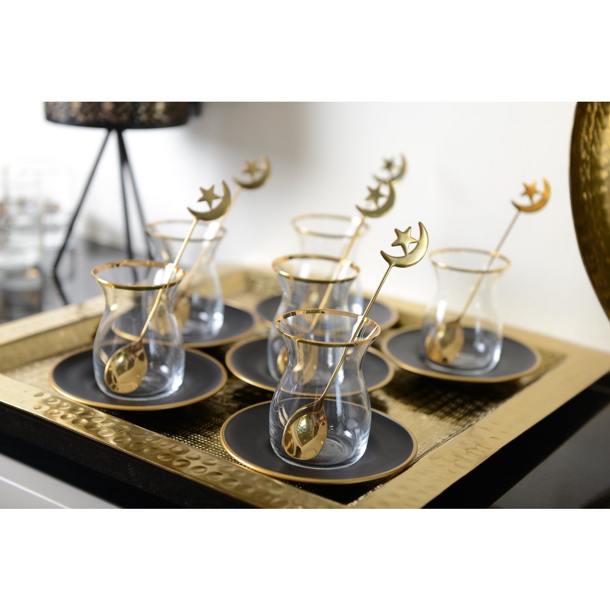 Teetassen Set 6-teilig – Glas Teetassen mit goldener Kante & schwarzer Untertasse