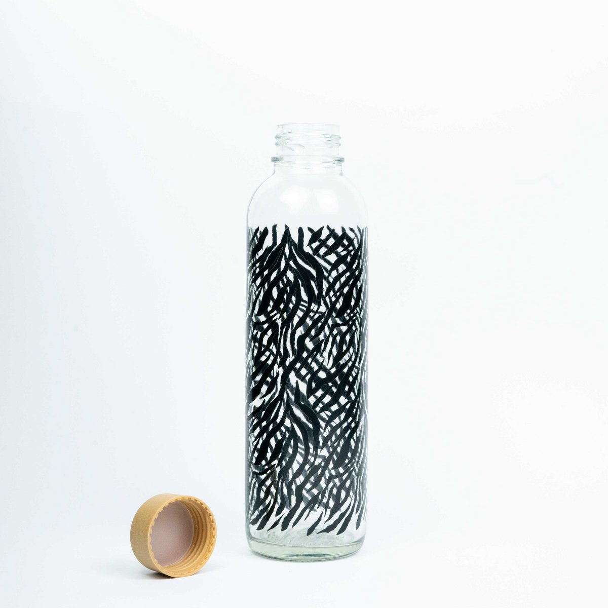 CARRY Glasflasche – Stripes of Nature 0,7 L