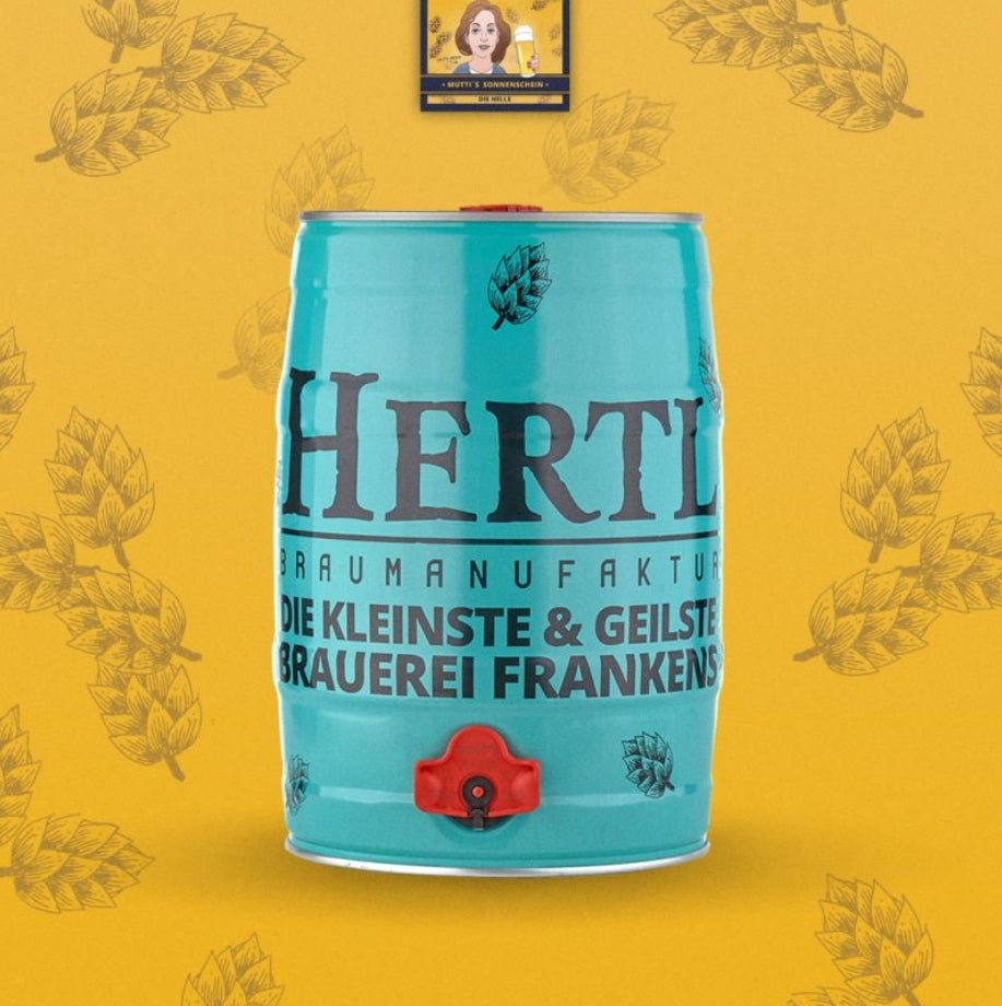 Blaue Bierzapfanlage mit Aufschrift Hertl Braumanufaktur und Mutti’s Sonnenschein Helles Bier