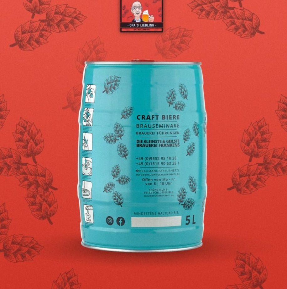 5 Liter Fass Bier von Braumanufaktur Hertl mit HERTL Opa´s Liebling Bier kaufen auf rotem Hintergrund